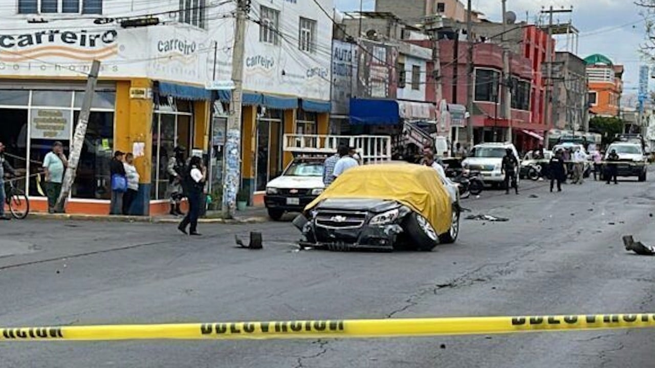 Automovilista asesinado en Chimalhuacán, municipio de Nezahualcóyotl (Twitter: @HoyEstado)