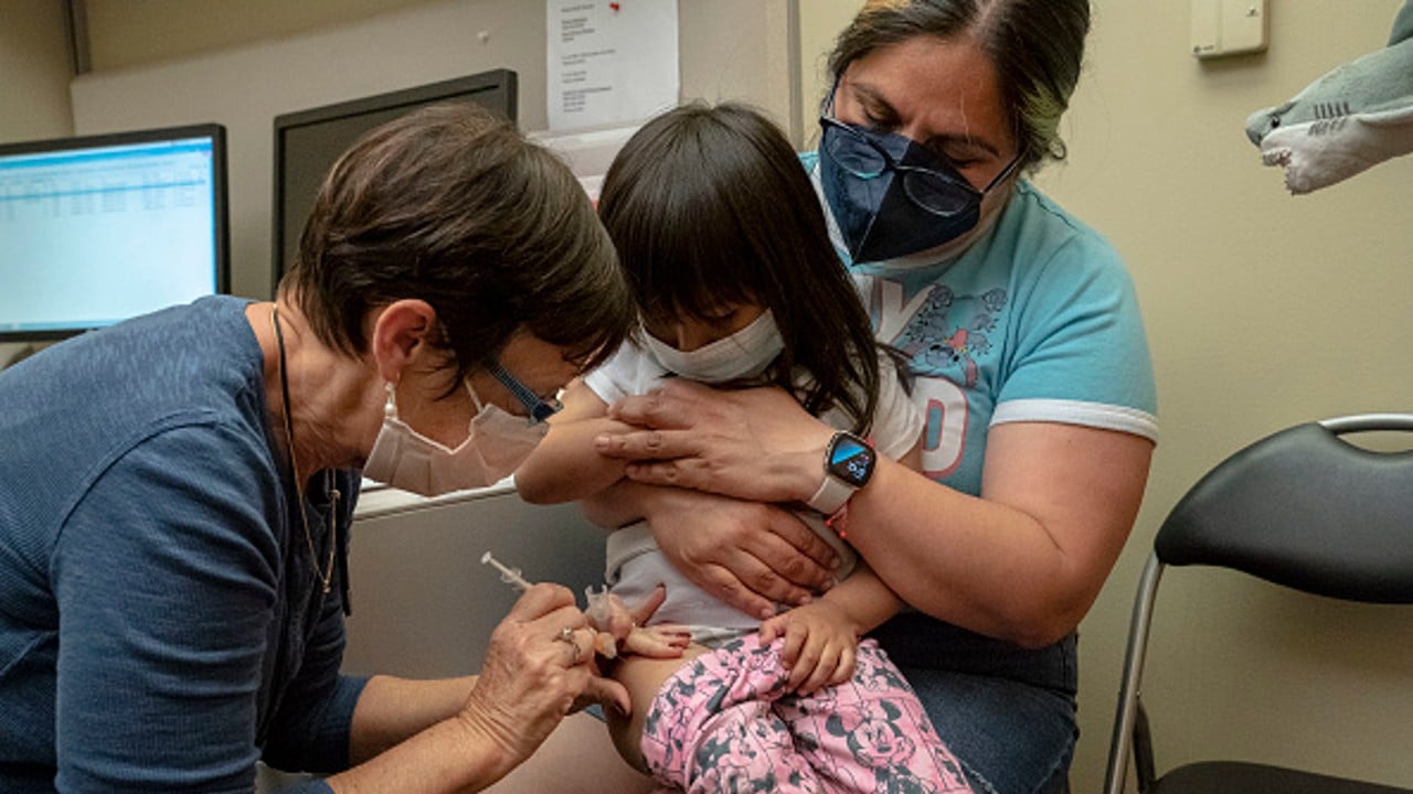 EUA aprueba vacuna de Moderna para niños y adolescentes de 6 a 17 años.