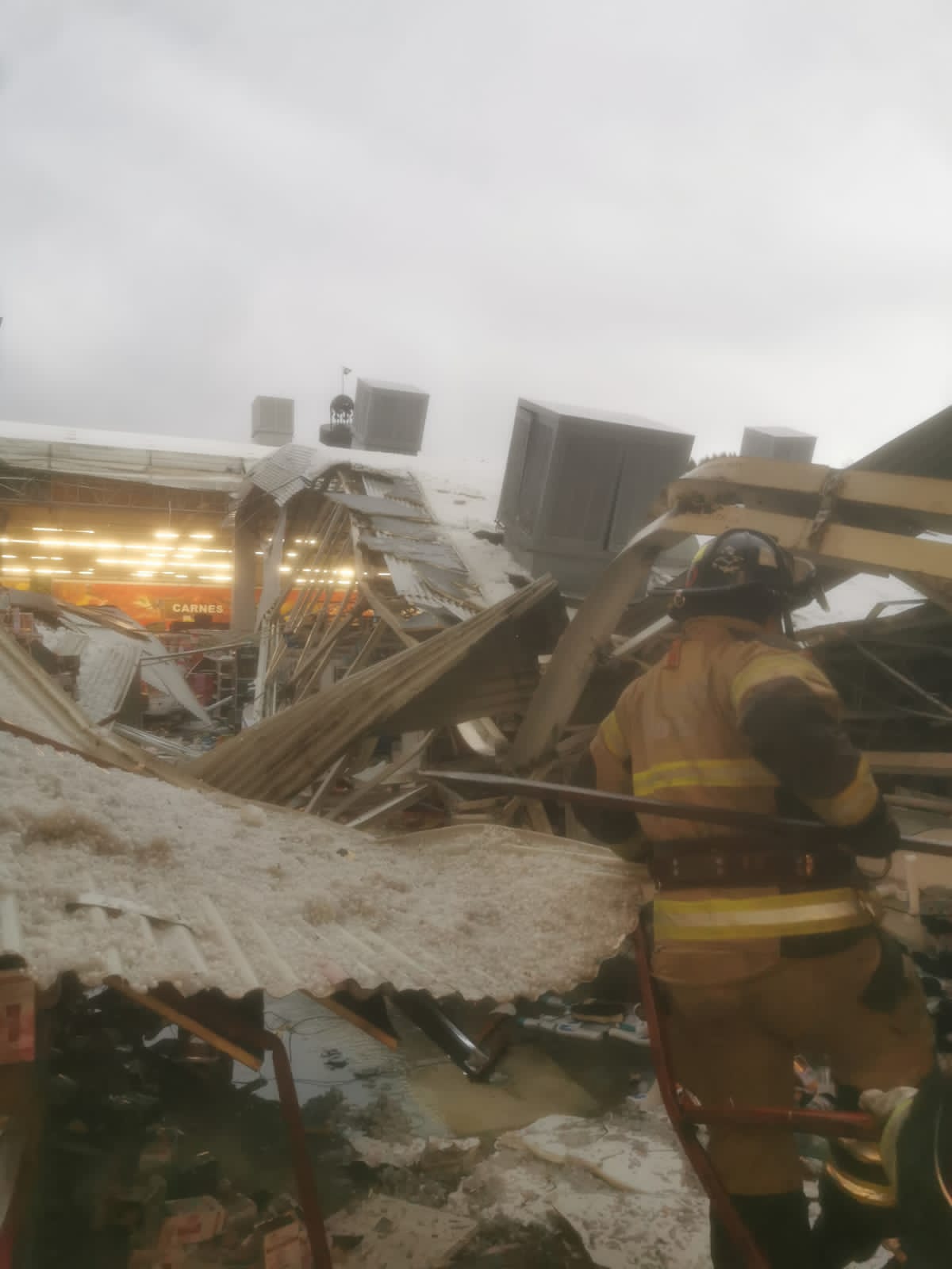 Granizada colapsa techos y tránsito vehícular en la alcaldía Benito Juárez, CDMX