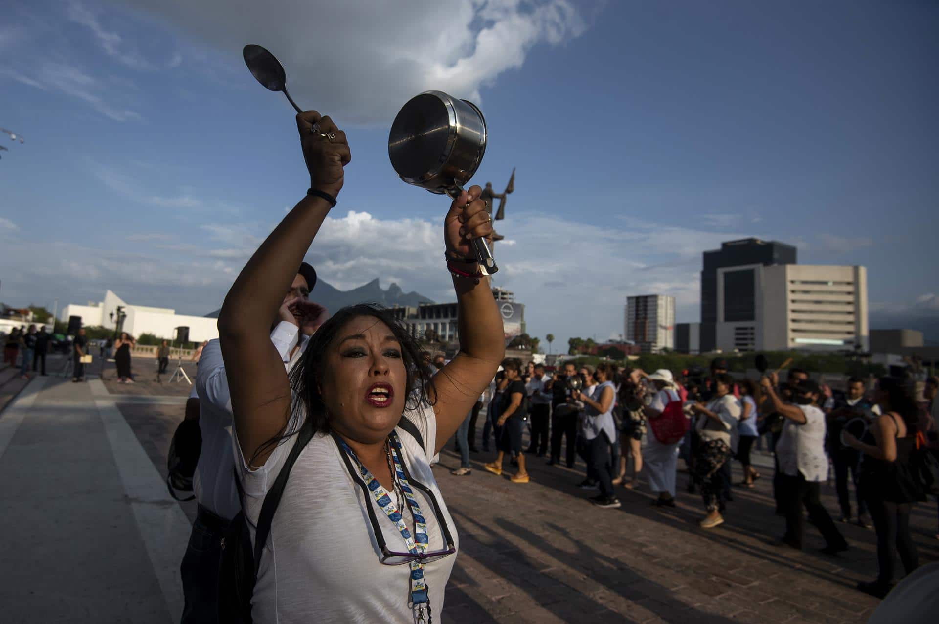 Habitantes de Nuevo León protestan con ‘cacerolazo’ para exigir agua