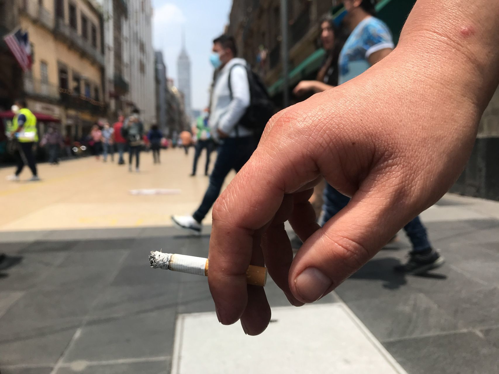 Autoridades capitalinas buscan inhibir a los fumadores en calles del Centro Histórico (Cuartoscuro)