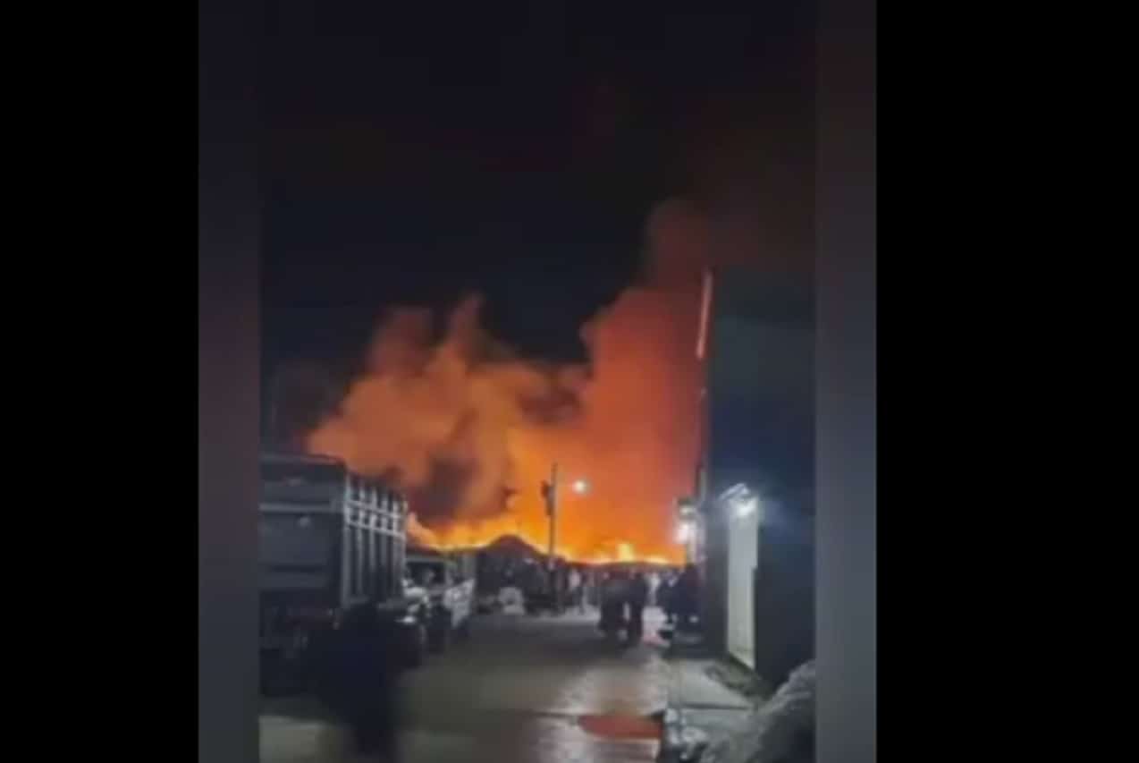 Incendian locales de mercado de Teopisca, Chiapas
