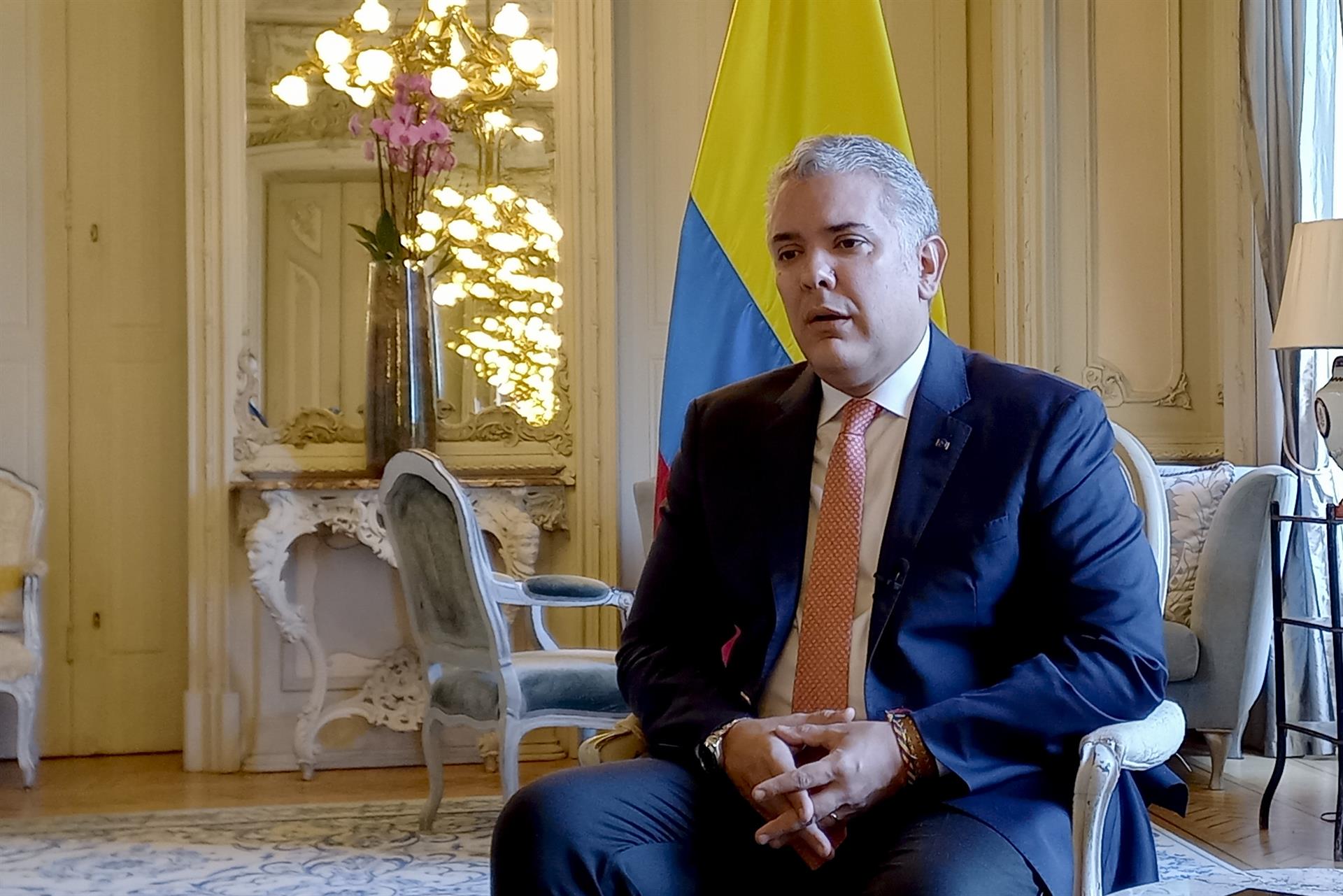 Iván Duque, presidente de Colombia, libra arresto