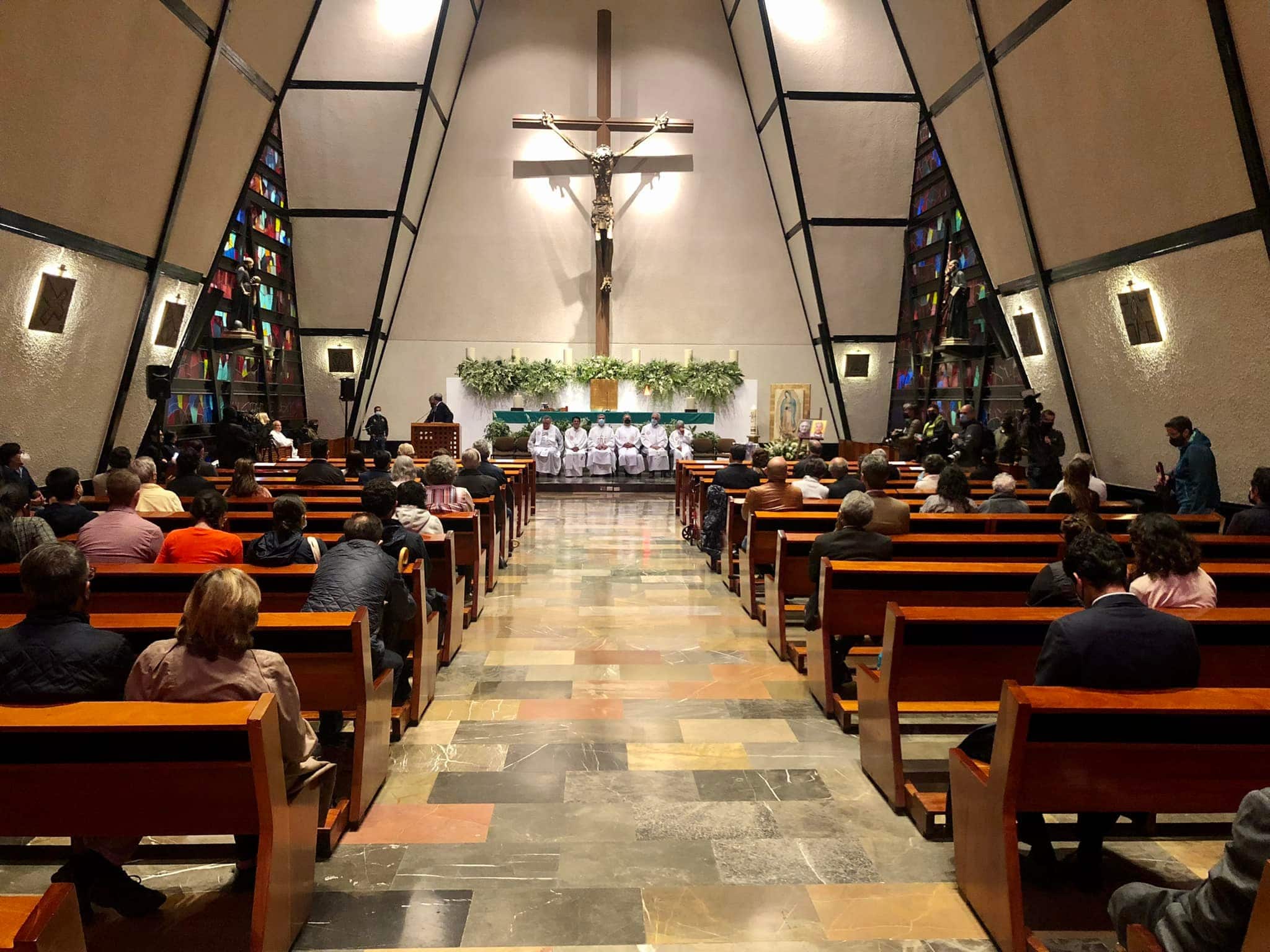 ‘Jesuitas no callaremos’, afirma comunidad durante misa por sacerdotes asesinados en Cerocahui, Chihuahua