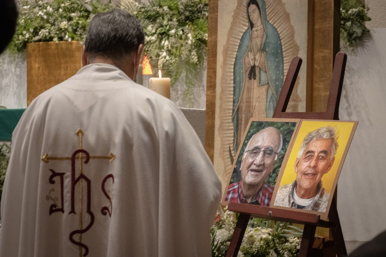 Integrantes de la comunidad jesuita La Compañía de Jesús ofrecieron una misa en honor a los religiosos Joaquín César Mora y Javier Campos Morales (Cuartoscuro)
