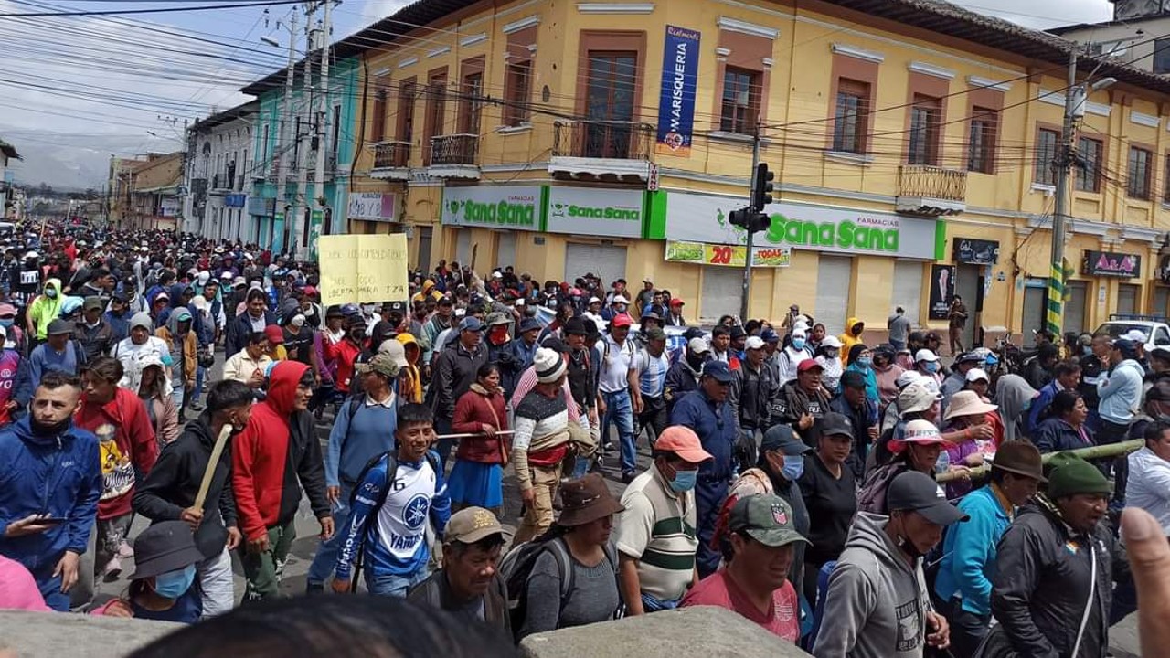 Miles de indígenas se movilizan a Quito tras liberación de su líder.
