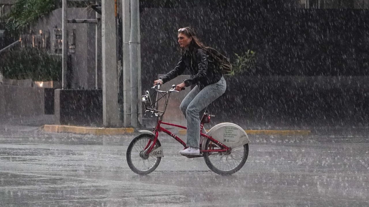 Activan Alerta Amarilla por fuertes lluvias y vientos en la Ciudad de México.