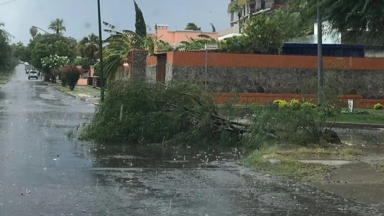 Lluvia y granizo causa severas afectaciones en Hermosillo, Sonora