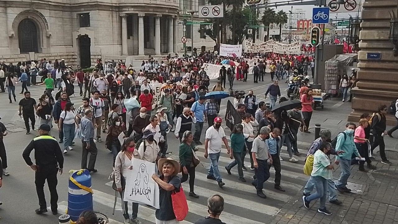 Manifestantes en la CDMX conmemoran 51 años de "El Halconazo" (Foto: S. Servín)
