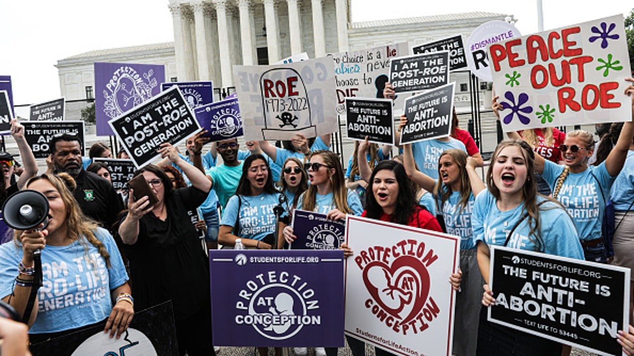 Manifestantes contra el aborto frente a la Corte Suprema de EUA