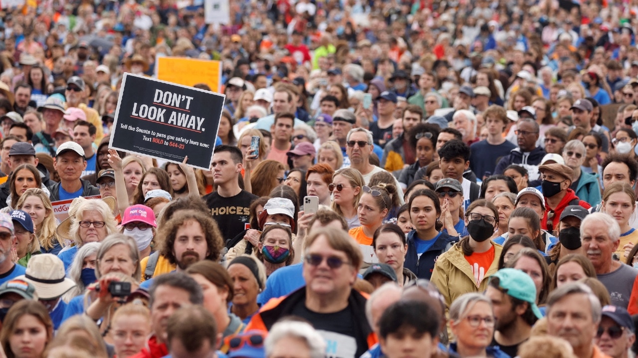 Miles de personas se manifiestan contra la violencia armada en Washington y en todo EUA