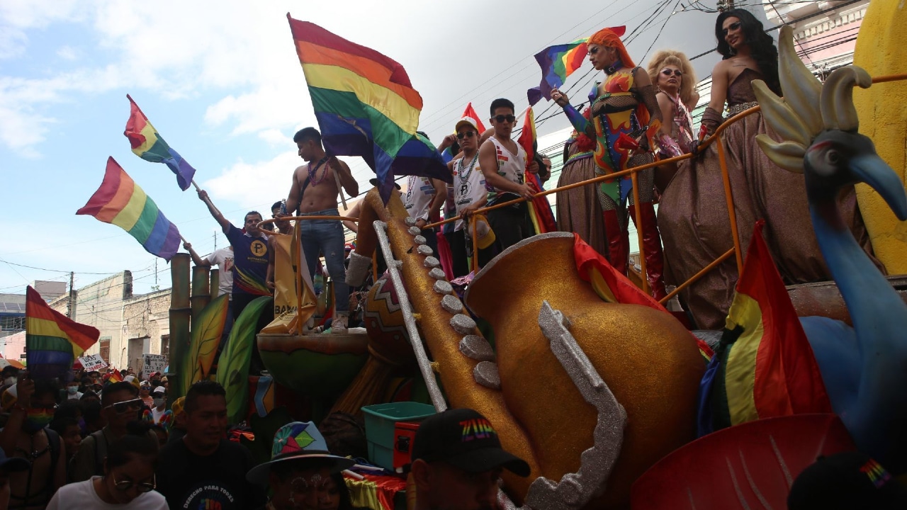 Miles de personas participaron en la marcha del Orgullo LGBT+ en diversos estados de México.
