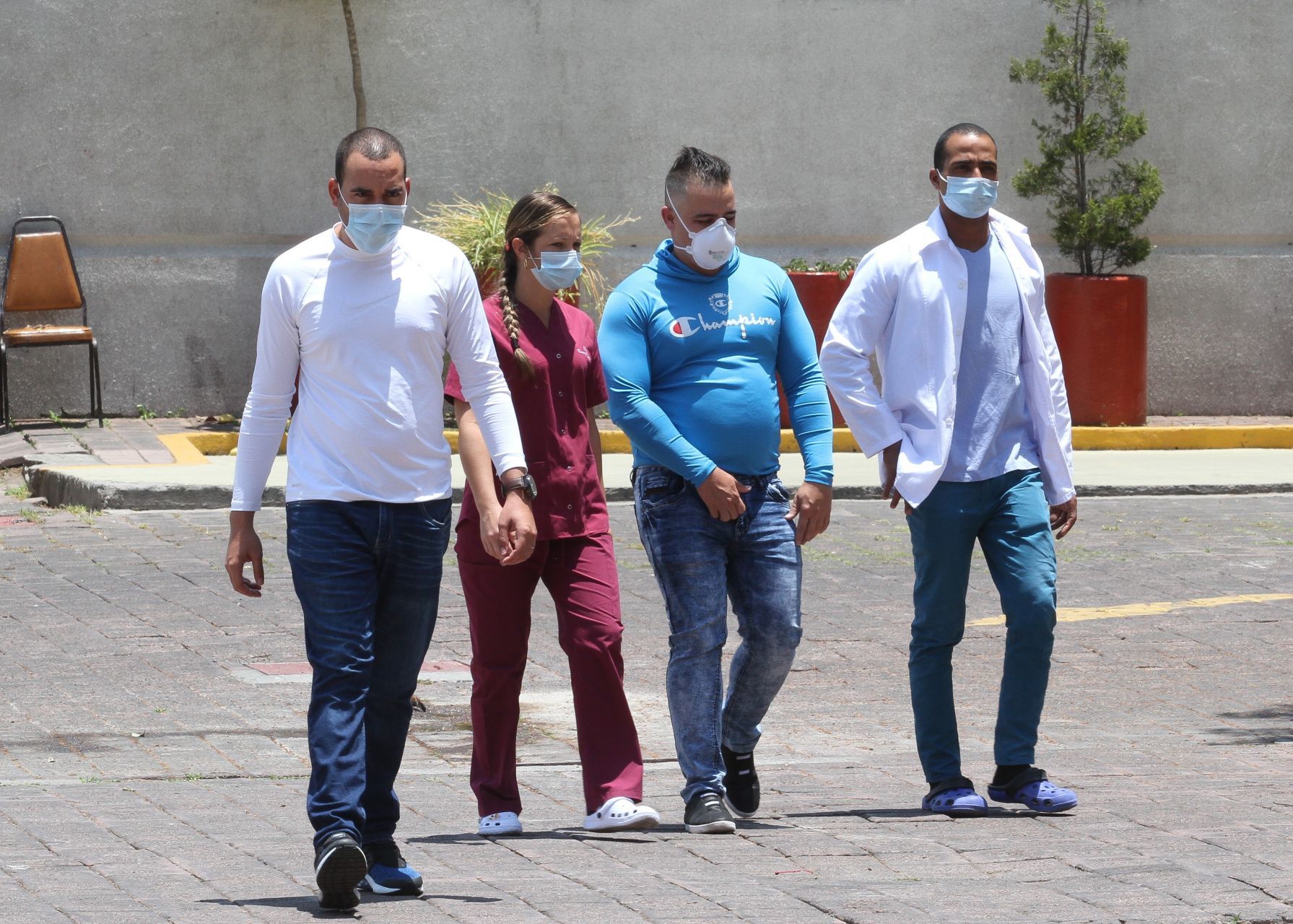Juez niega solicitud para frenar llegada de médicos cubanos
