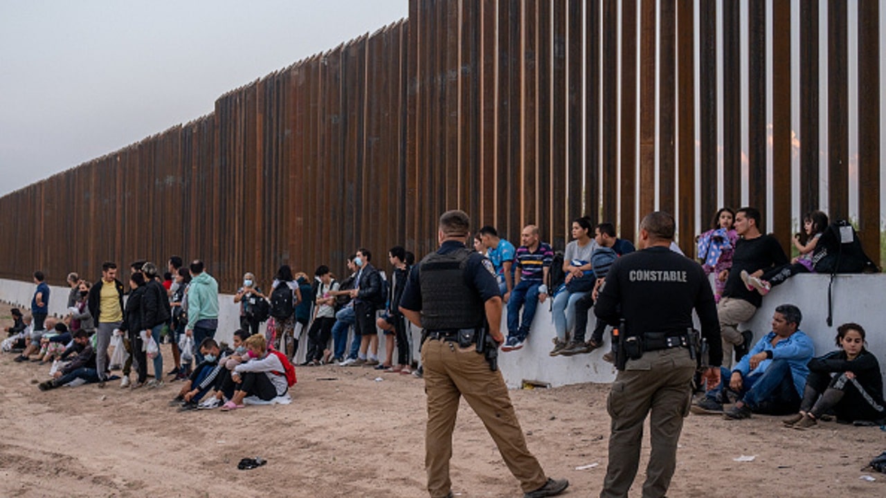 La Corte Suprema de EUA desestima el intento republicano de defender la norma migratoria de Trump.
