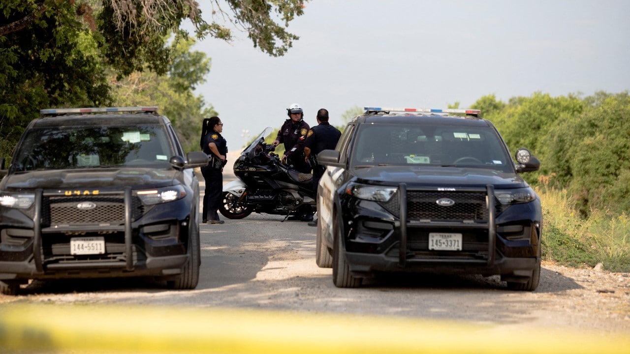 Migrantes encontrados muertos dentro de un camión de remolque en San Antonio, Texas (Reuters)