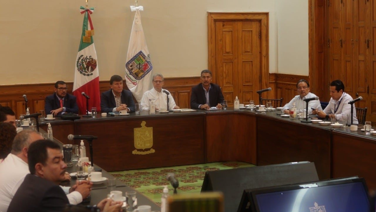 Reunión de alcaldes metropolitanos y de la periferia de Nuevo León (Facebook: Agua y Drenaje de Monterrey)