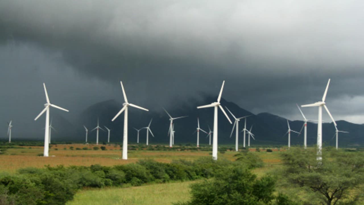 México acuerda inversión en energías limpias por parte de 17 empresas de EUA.