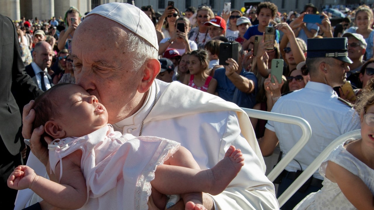 Tras decisión en EUA sobre el aborto, el papa Francisco exhorta a familias a evitar decisiones ‘egoístas’