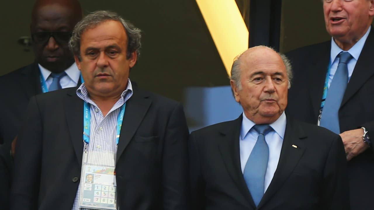 El expresidente de la UEFA, Michel Platini y el expresidente de la FIFA, Joseph Blatter (Getty Images)