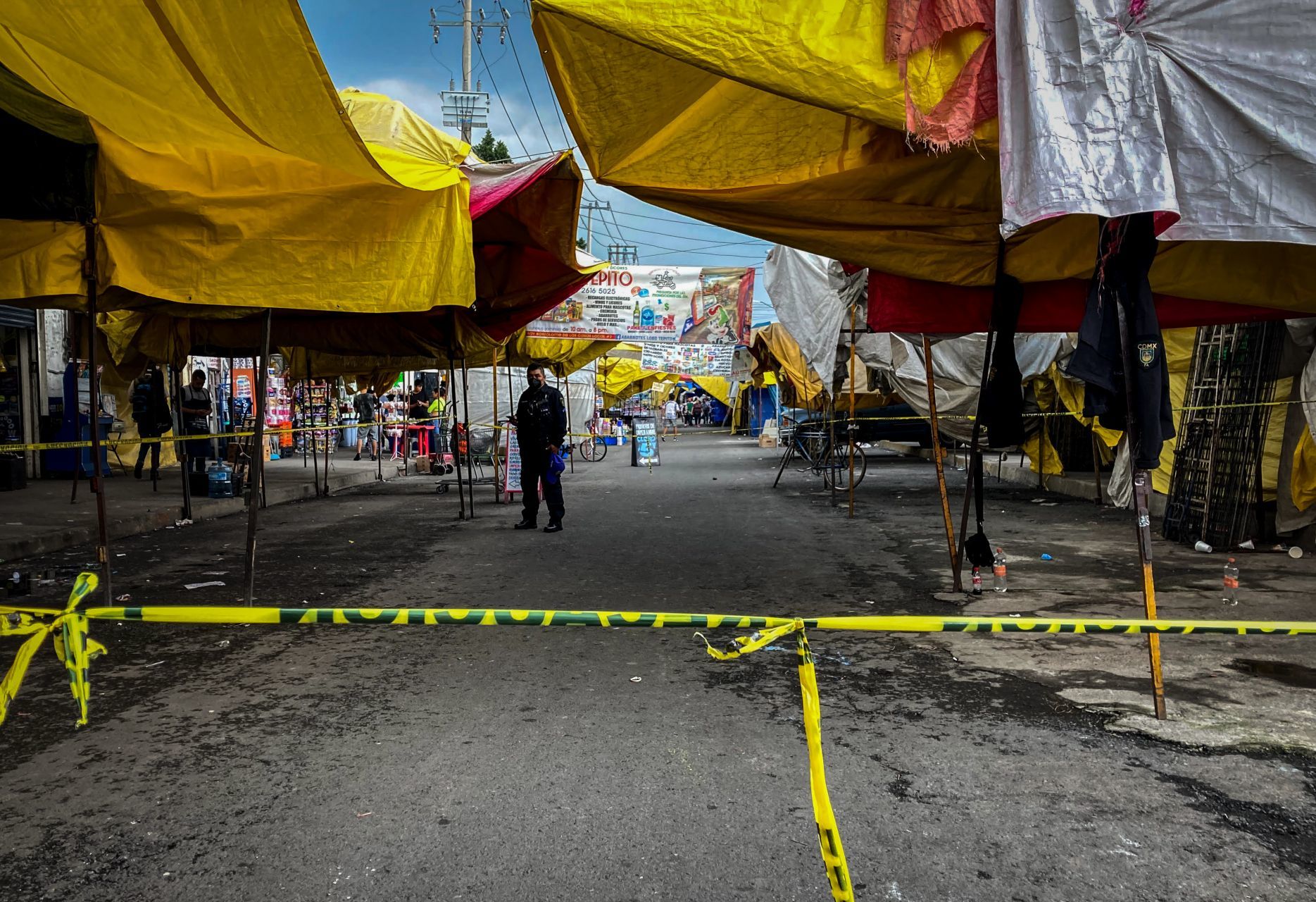 Retiran puestos semifijos en el barrio de Tepito, CDMX