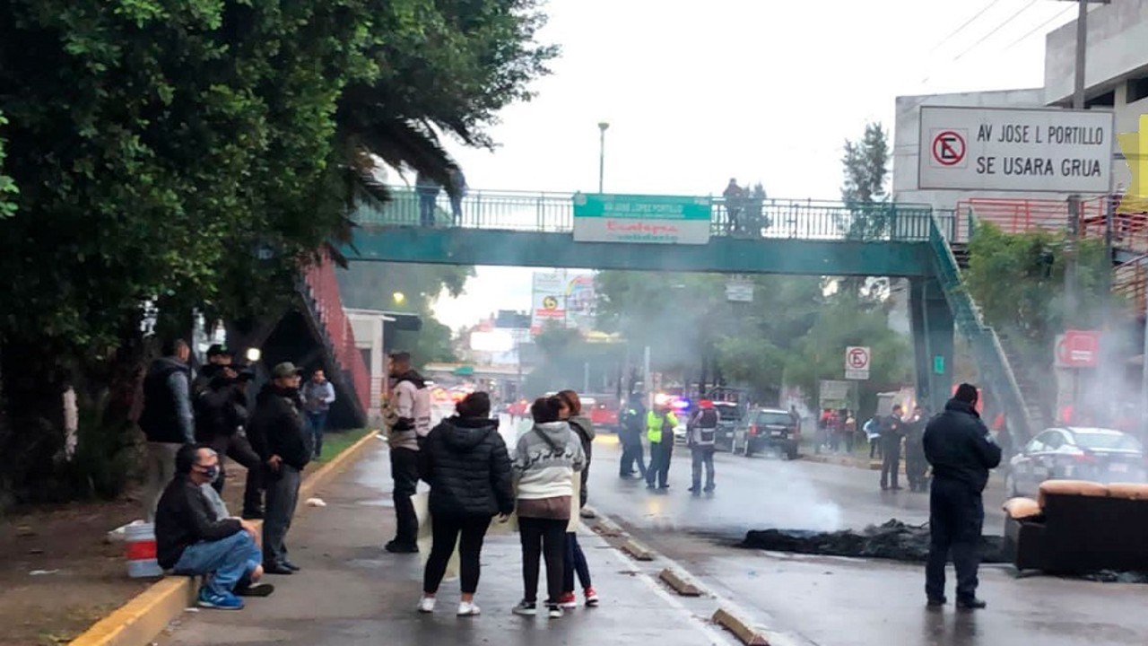 Se cumplen más de 26 horas de bloqueo en la vía López Portillo
