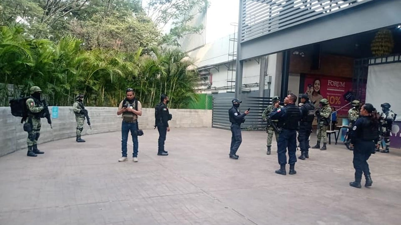 Tras reporte de disparos desalojan plaza comercial Fórum, en Cuernavaca; descartan ataque armado