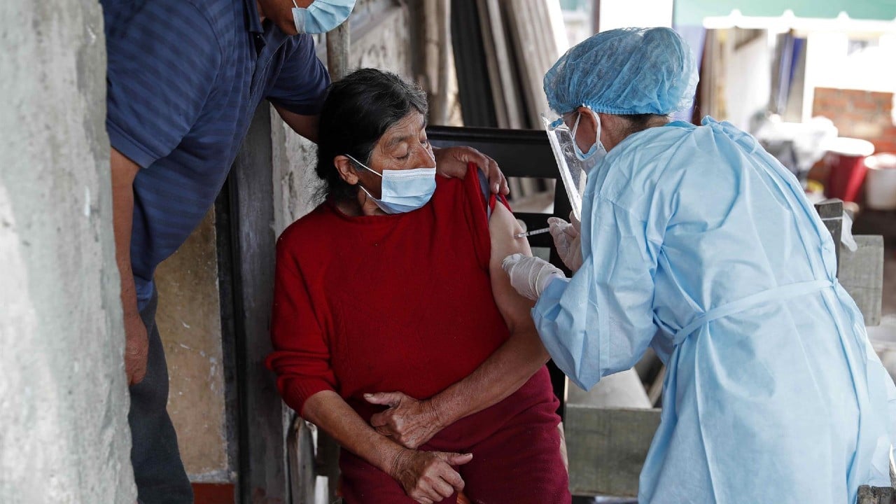 Vacunación contra COVID-19 en Perú.