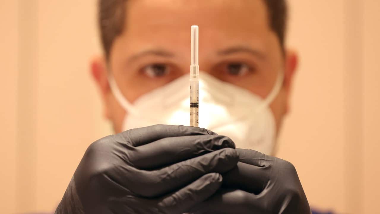 Vacunación contra COVID-19 en California, Estados Unidos (Getty Images)
