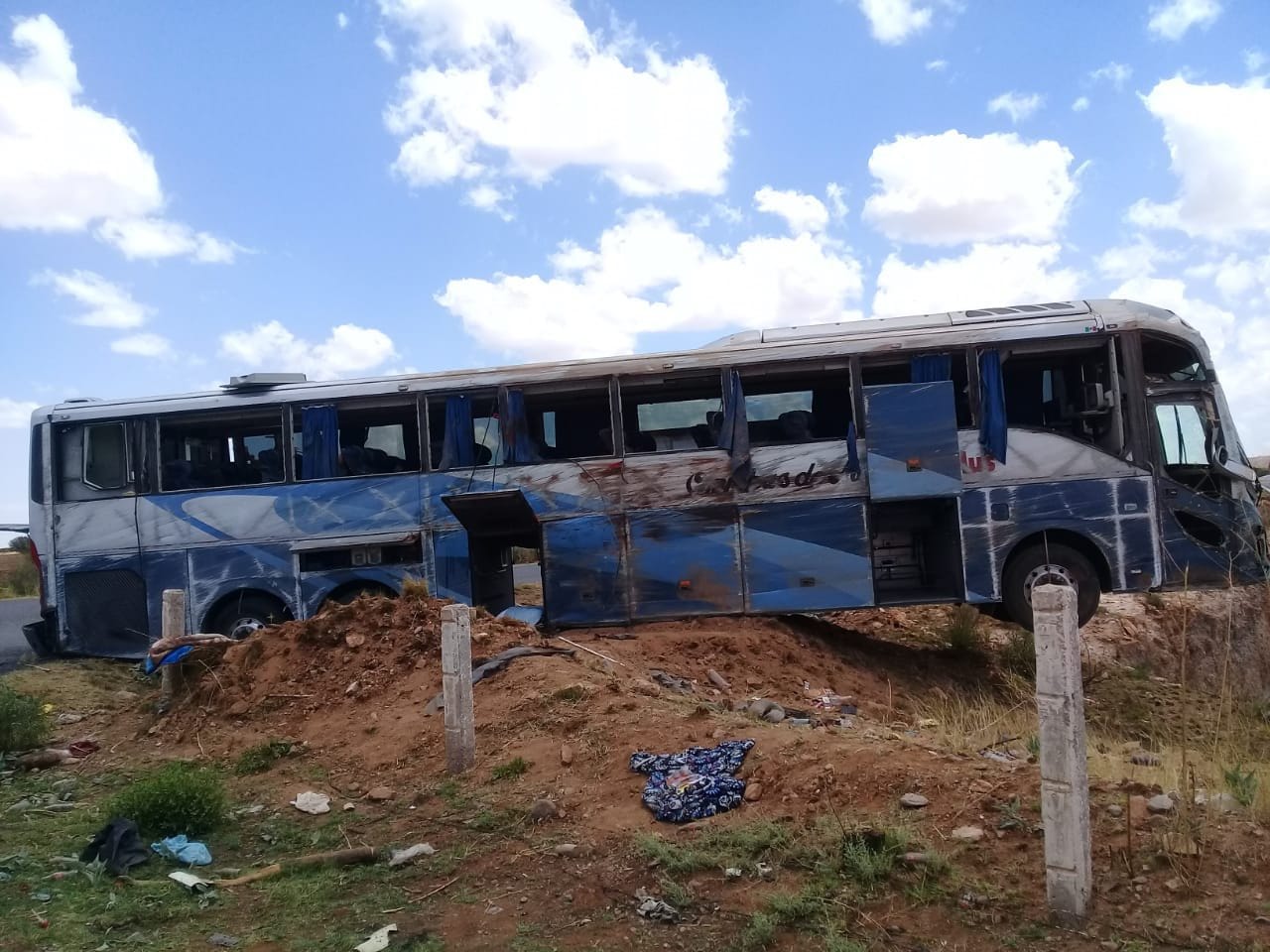 Volcadura de autobús en Zacatecas deja cinco muertos y diez lesionados