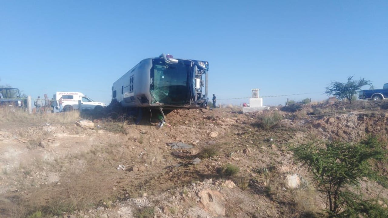 Volcadura de autobús en Zacatecas deja cinco muertos y diez lesionados