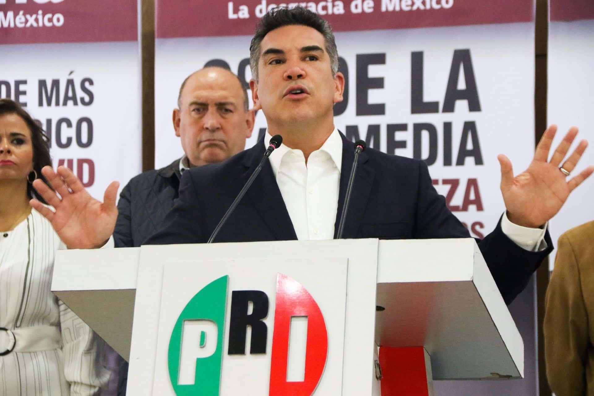 Alejandro Moreno renueva CEN del PRI; suma a exgobernadores
