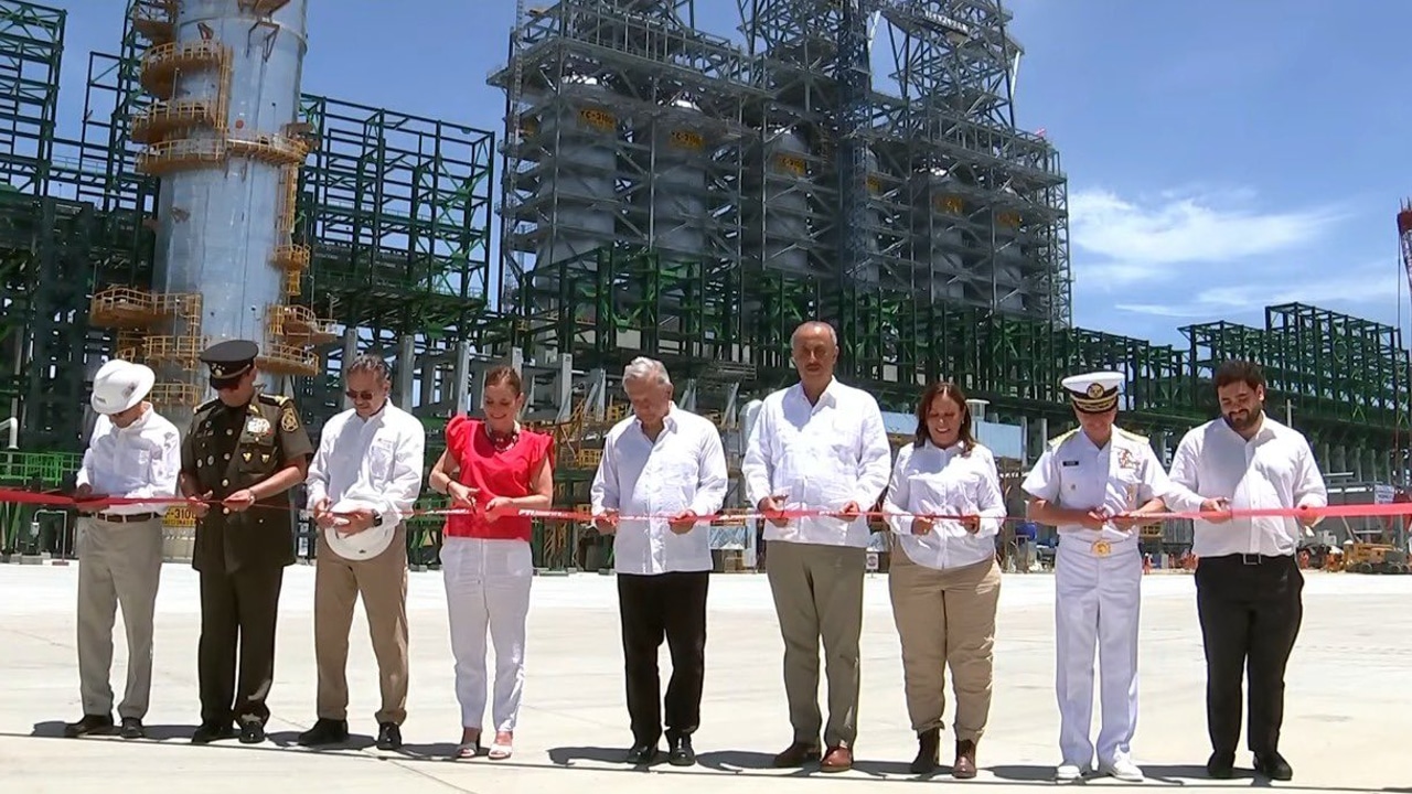 AMLO inaugura la primera etapa constructiva de Refinería Olmeca en Dos Bocas