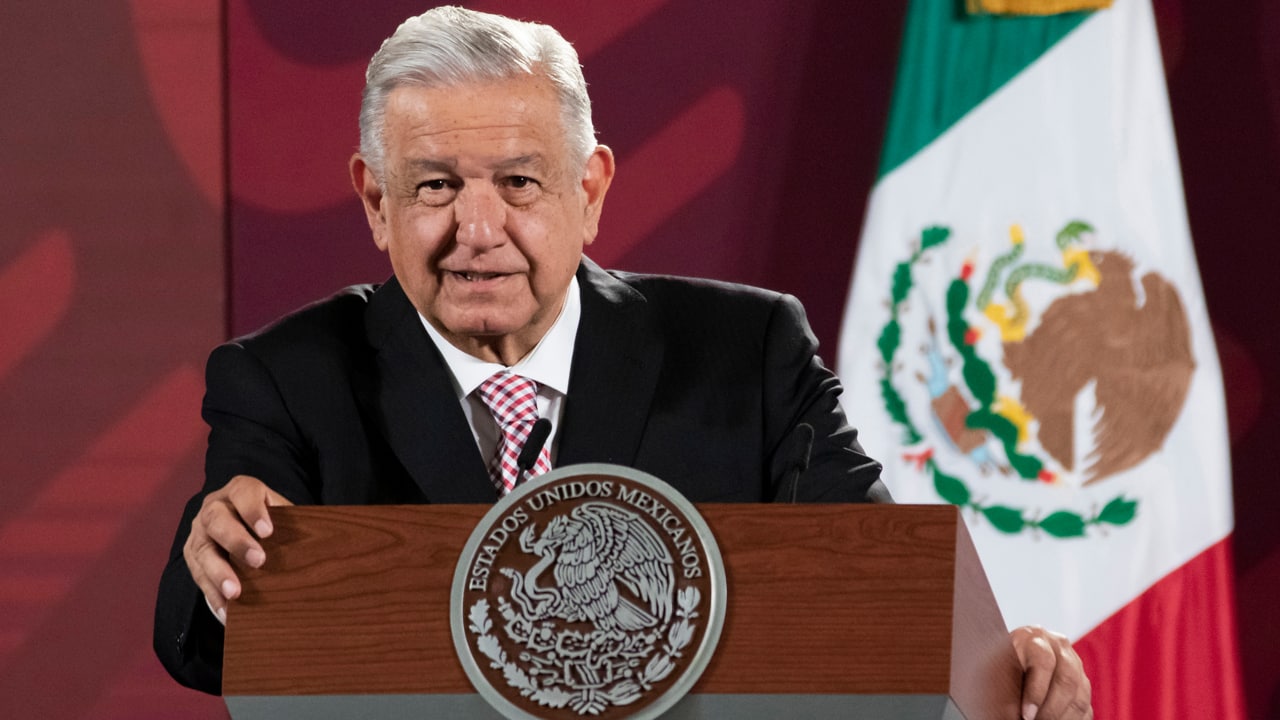 El presidente, Andrés Manuel López Obrador, durante su conferencia mañanera en Palacio Nacional