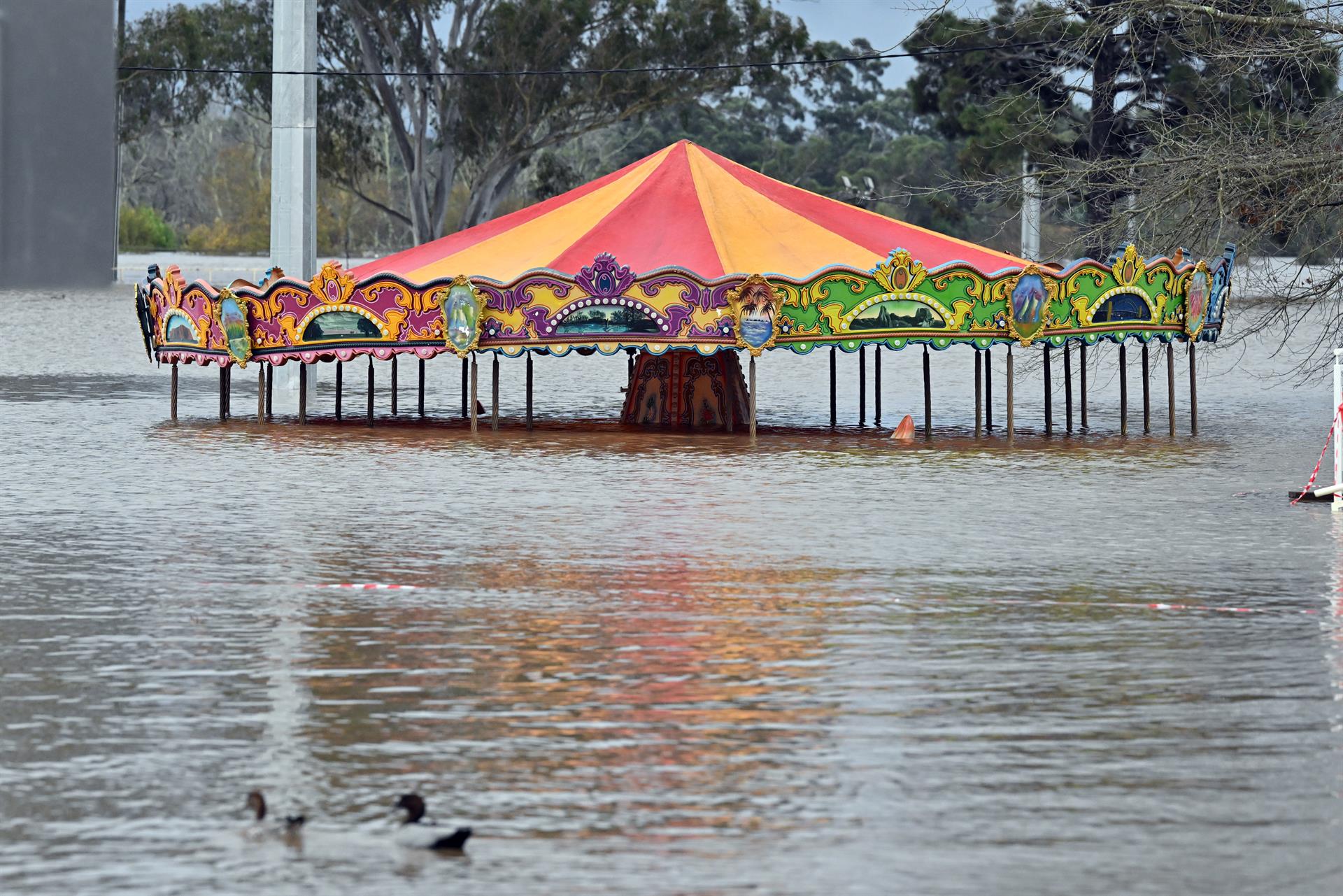 Australia ordena evacuar a miles de personas por inundaciones en Sídney
