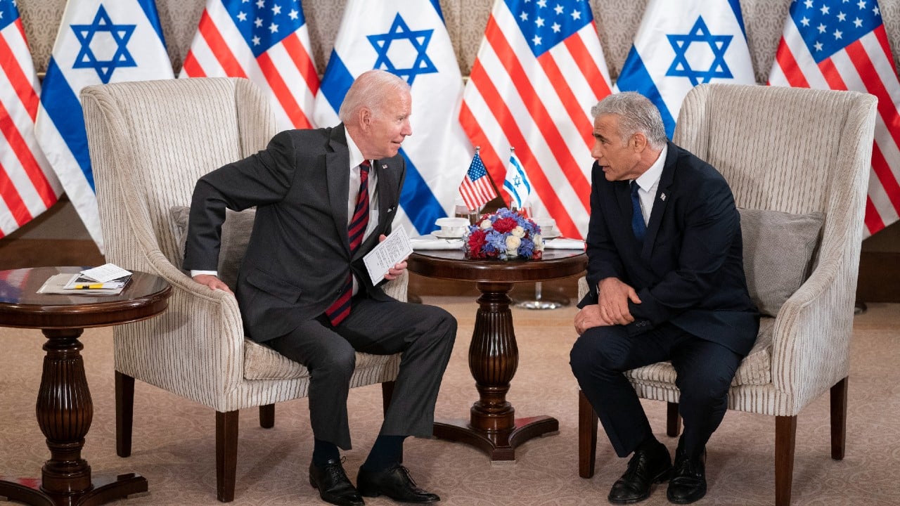 Biden se reúne con el primer ministro de Israel en Jerusalén