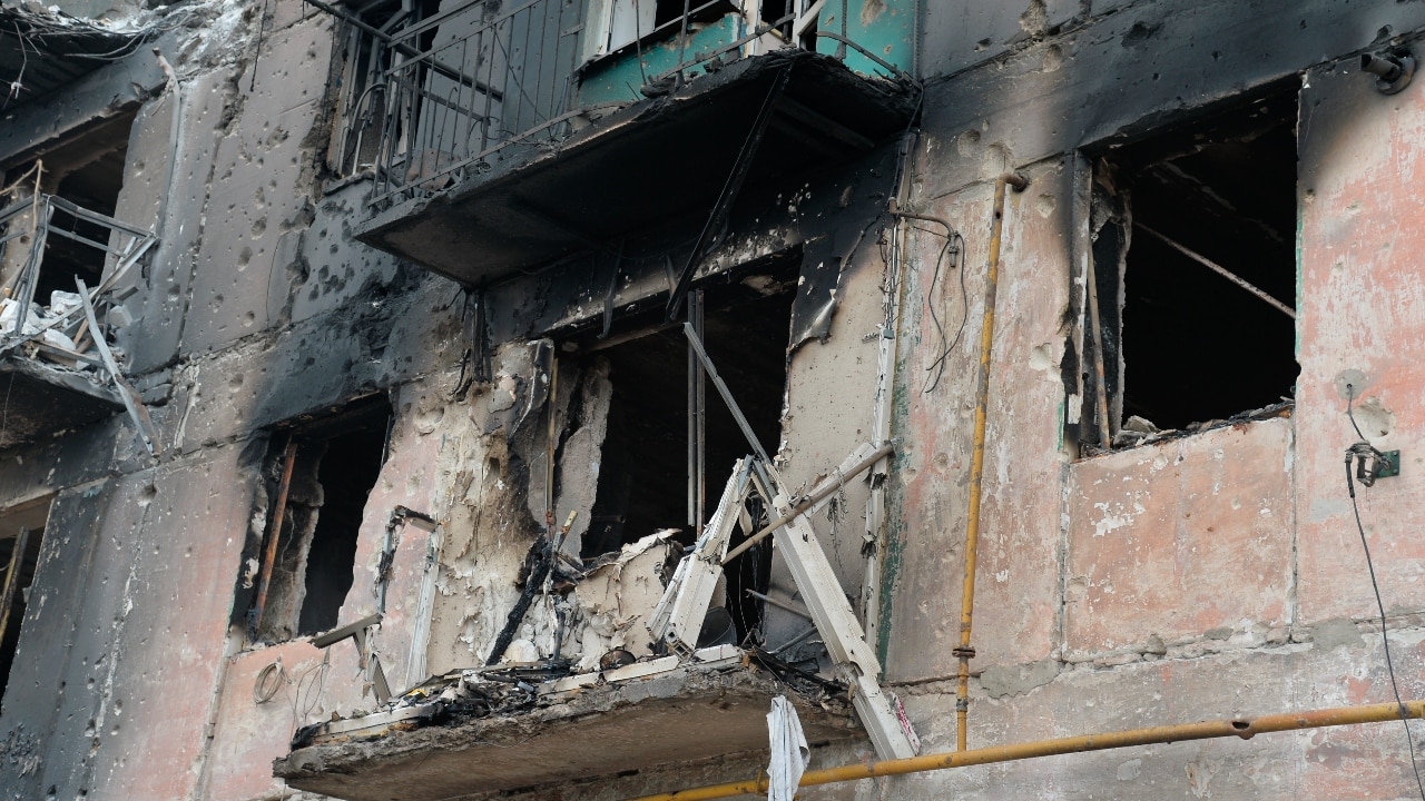 Fotografía que muestra una casa destruida por un bombardeo ruso en Ucrania
