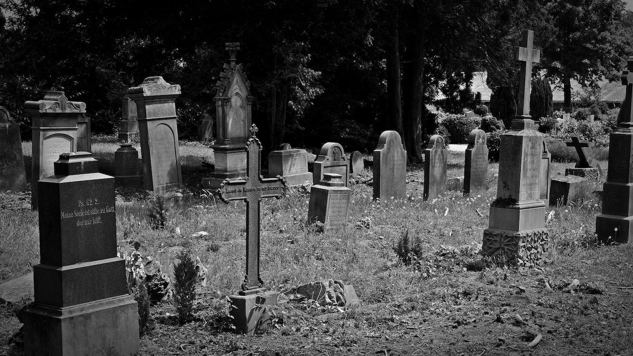 Quinceañera fotos cementerio vestido negro