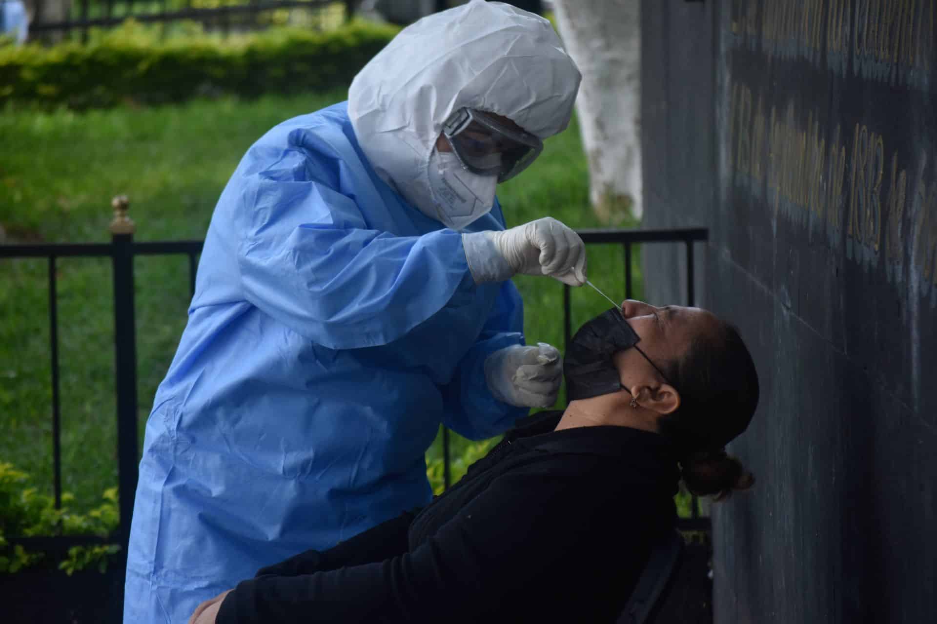 Autoridades sanitarias de Chilpancingo colocaron un módulo de pruebas COVID-19 en el Zócalo de esta ciudad (Cuartoscuro)