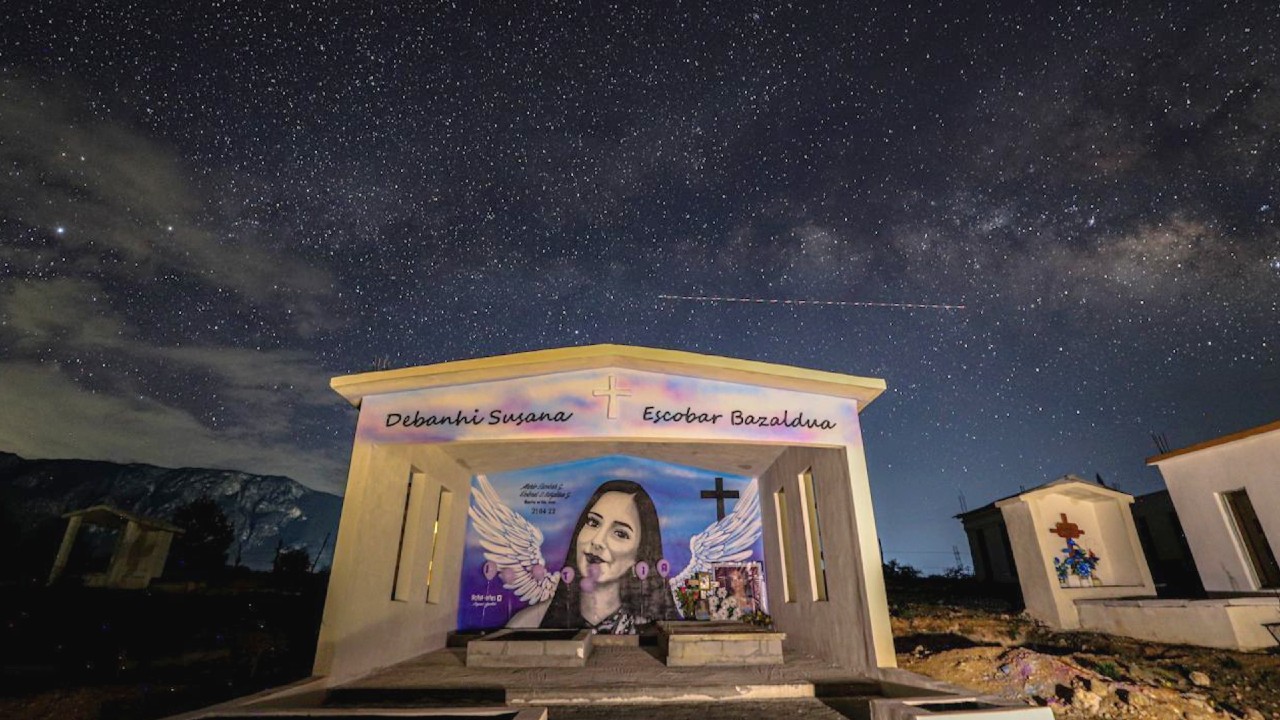 Regresa cuerpo de Debanhi Escobar a su tumba; la despiden con emotiva misa