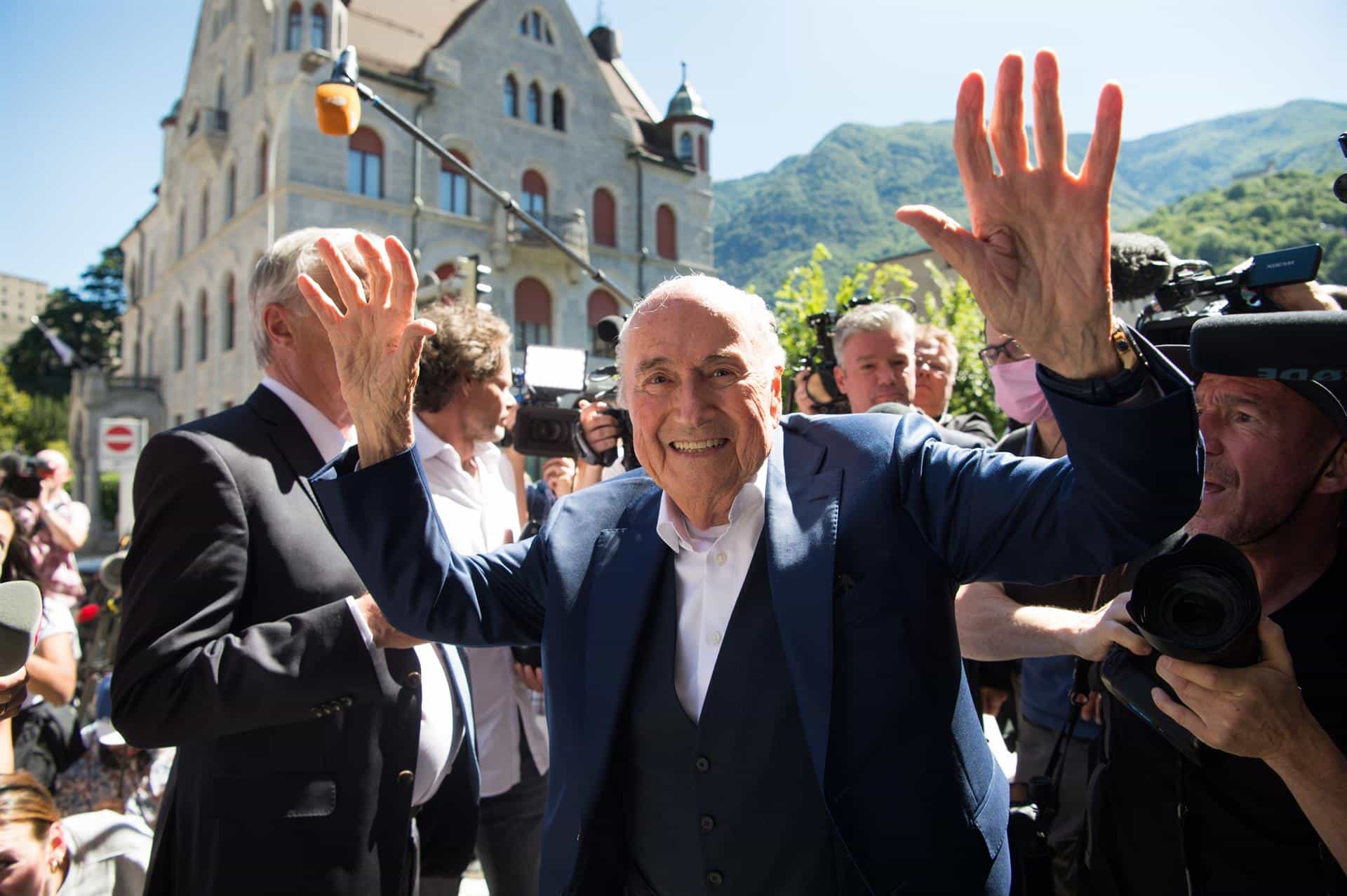 Absuelven a Blatter y Platini en juicio por defraudación