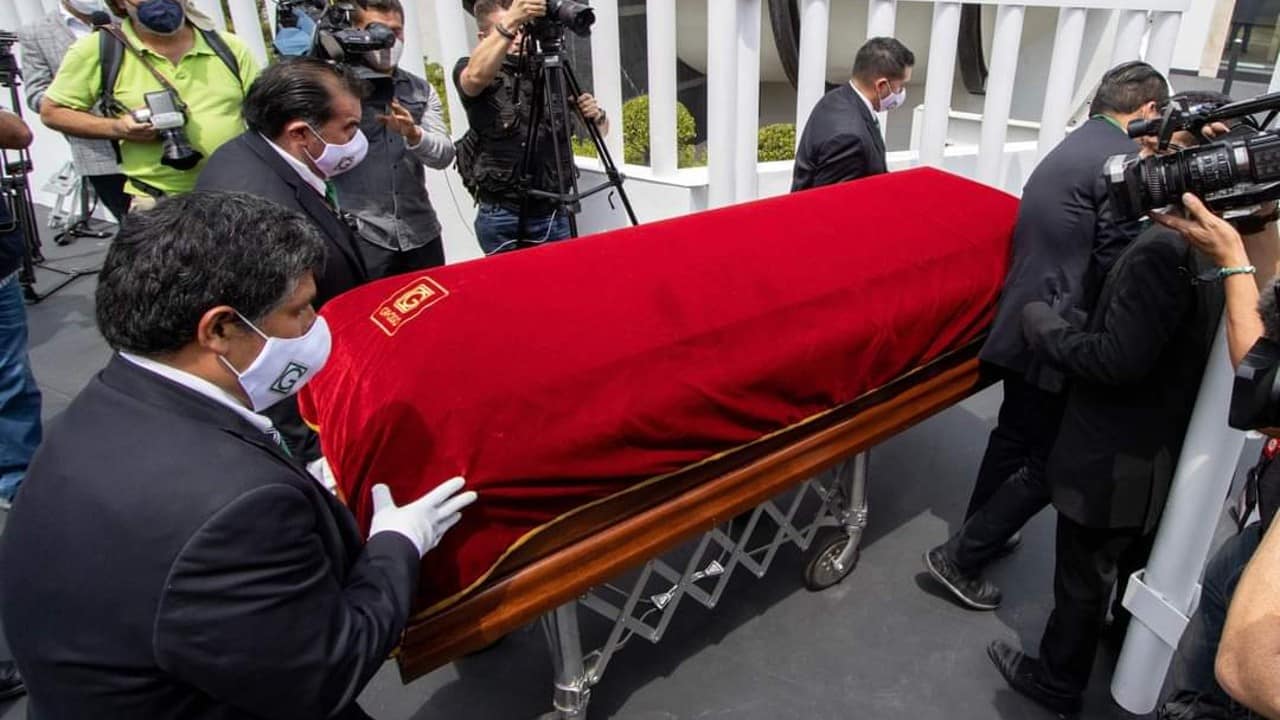 Restos del expresidente Luis Echeverría son cremados tras un discreto funeral