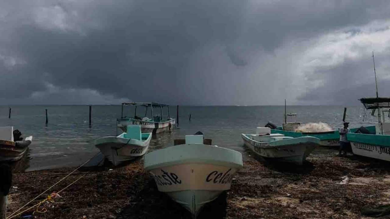 Estelle se debilita a tormenta tropical y se ubica al suroeste de Cabo San Lucas