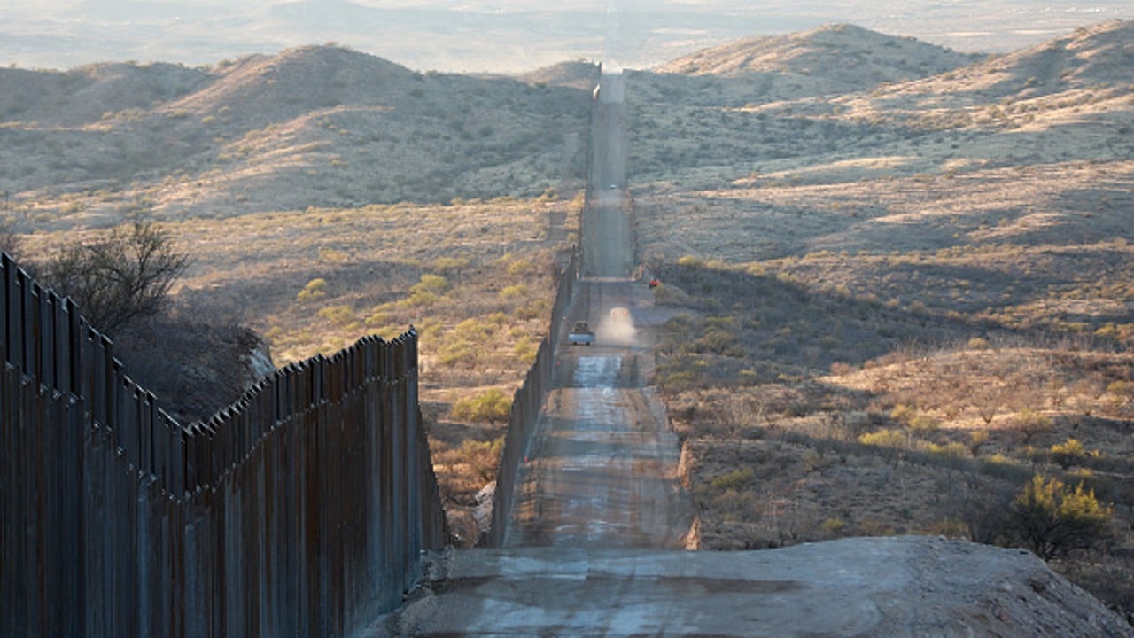 EUA cerrará huecos en la frontera de Arizona con México.