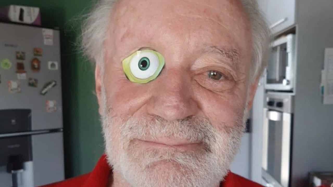 Hombre tuerto usa ojo de "Monsters Inc." para acreditar app