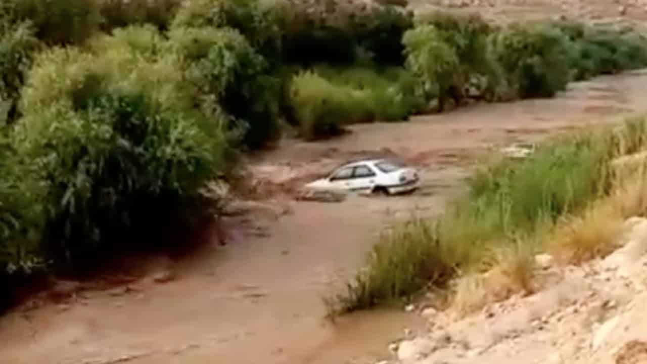Inundaciones repentinas en el sur de Irán dejan al menos 17 muertos