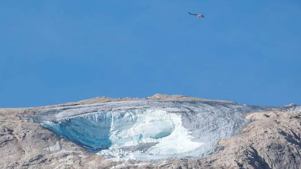Italia eleva a 9 los muertos tras derrumbe en glaciar de la Marmolada.