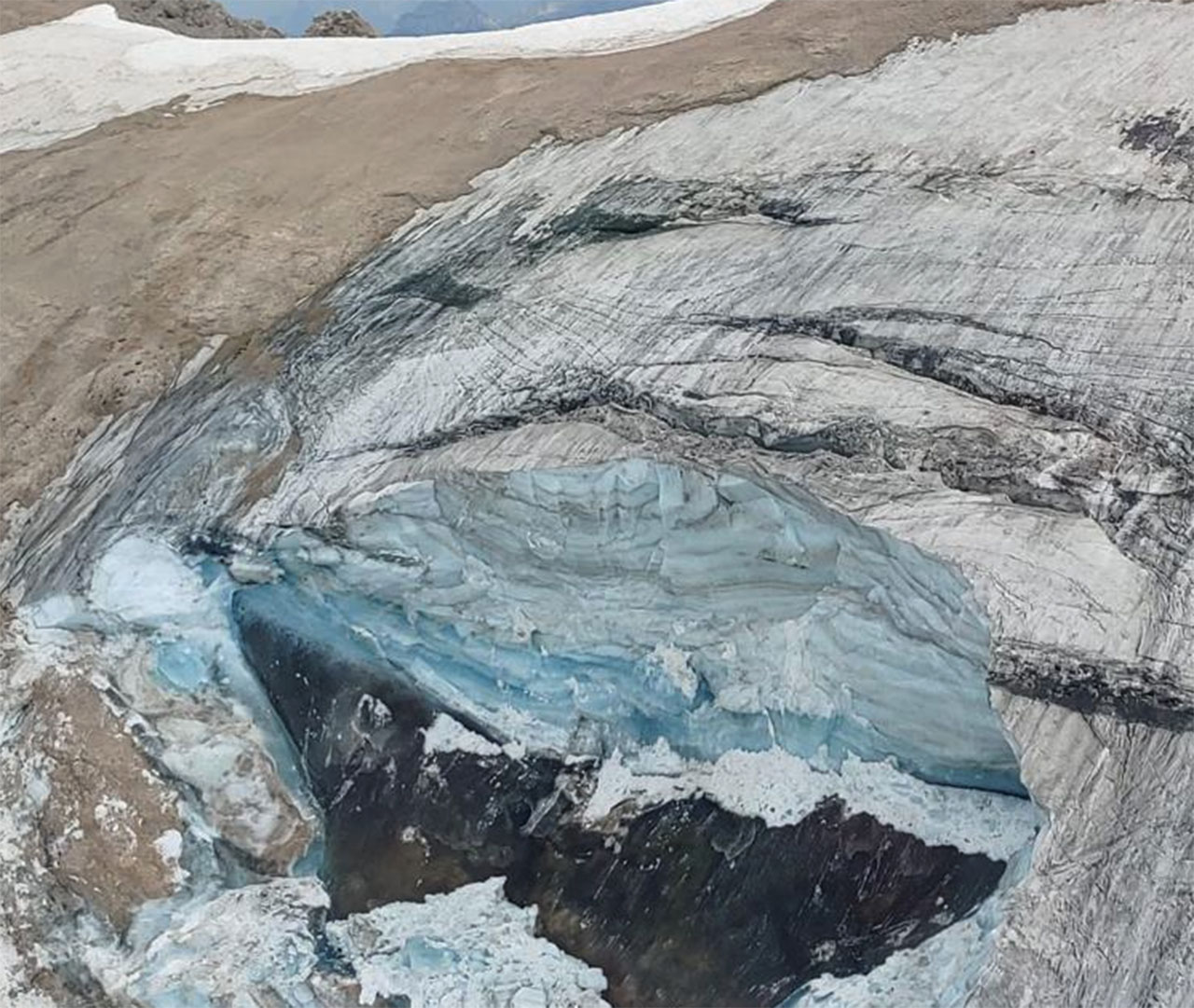 Italia: Glaciar se desprende y cae sobre turistas