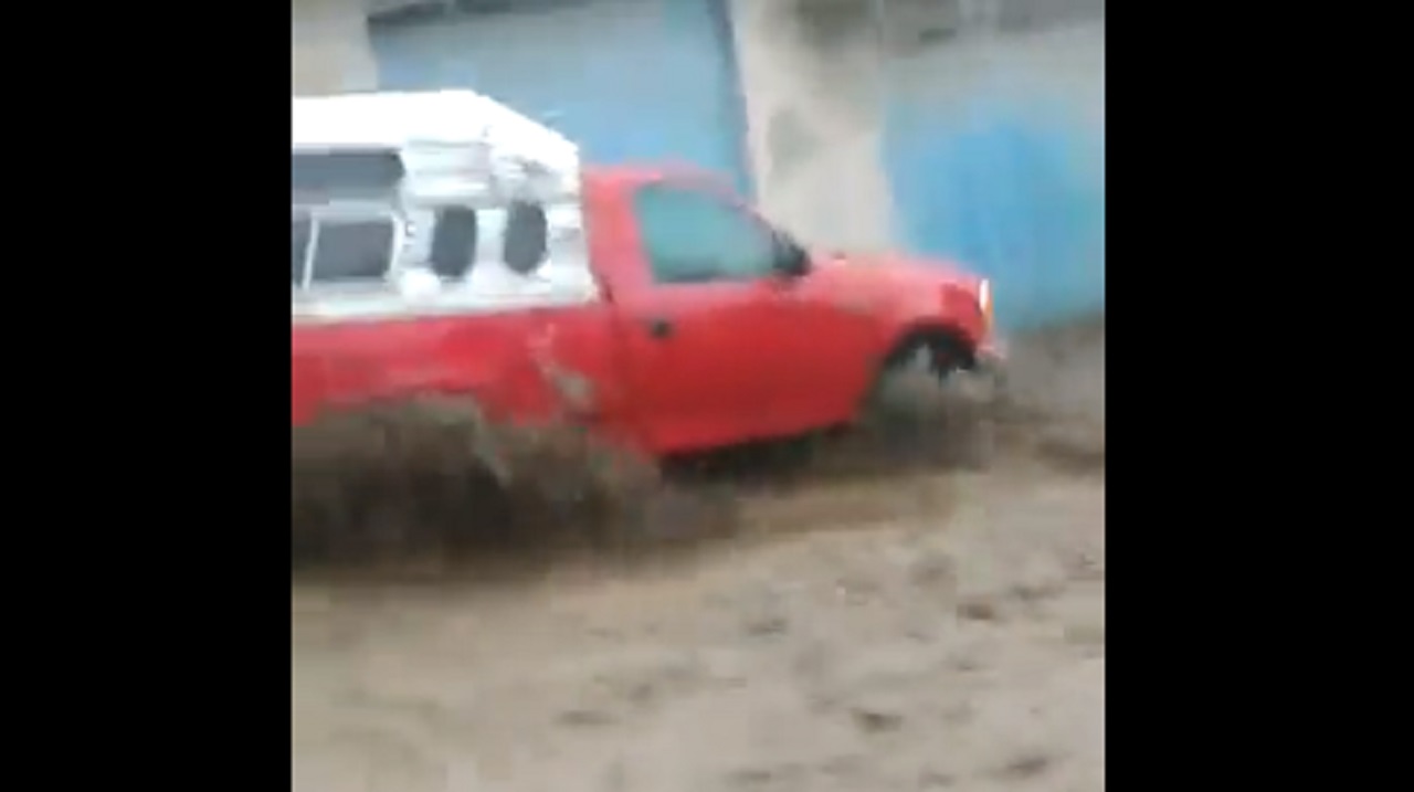 Lluvia hoy en CDMX y Edomex; desborda río en Tlalpan