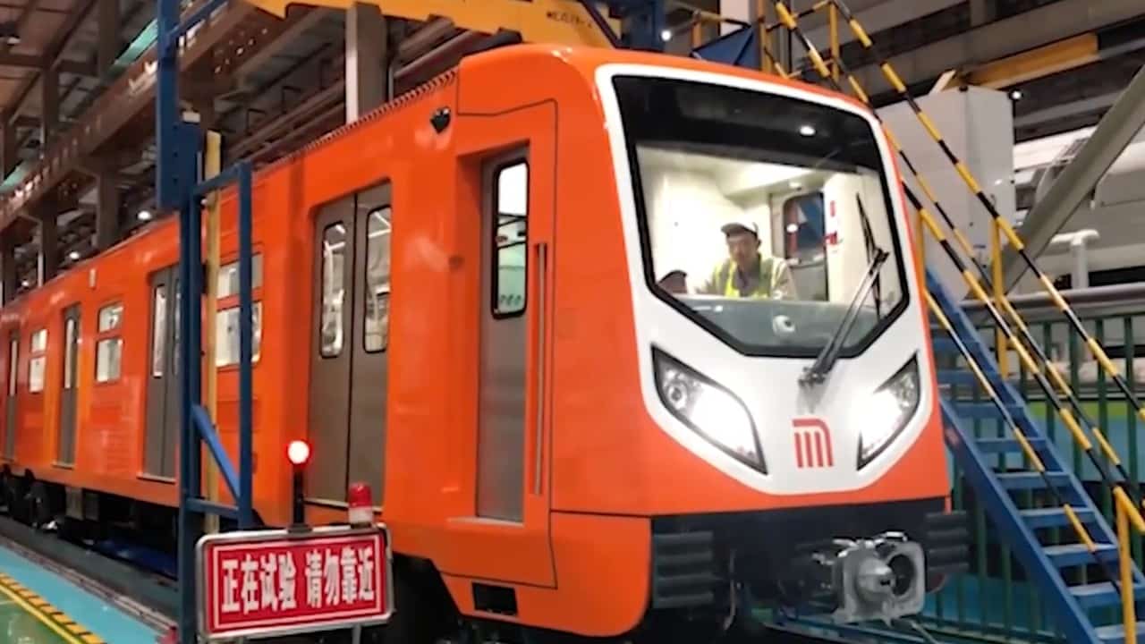 Presentan los nuevos trenes para la Línea1 del Metro de la CDMX (Twitter: @Claudiashein)