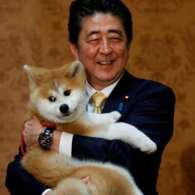 Muere el exprimer ministro japonés Shinzo Abe tras ser baleado durante un discurso, informa televisora NHK
